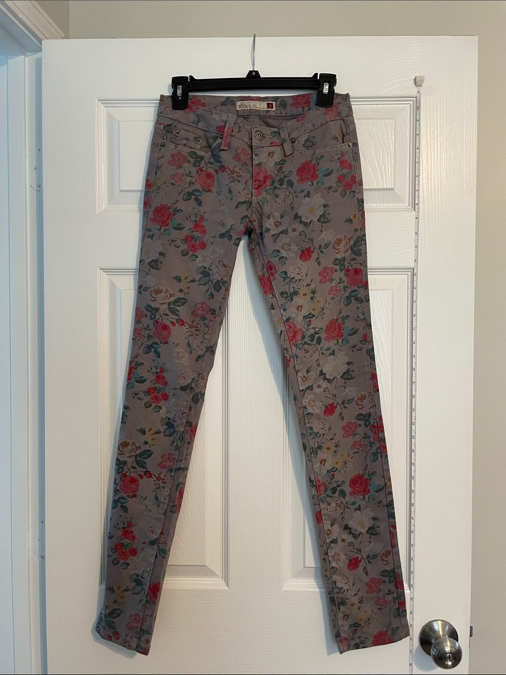 GJG Floral Gray Skinny Jeans with Pink Rose Print